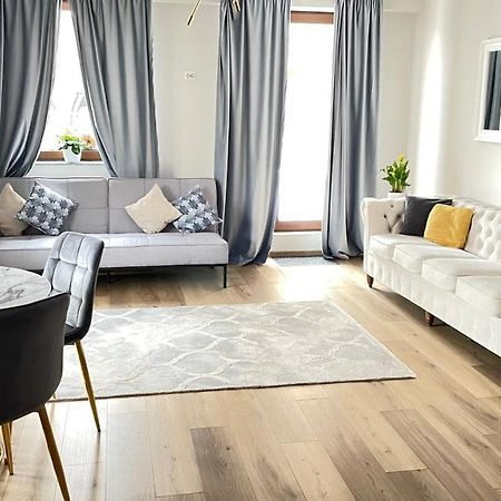 Londof Luxury Apartments - With A Panoramic View Over The City Braşov Extérieur photo