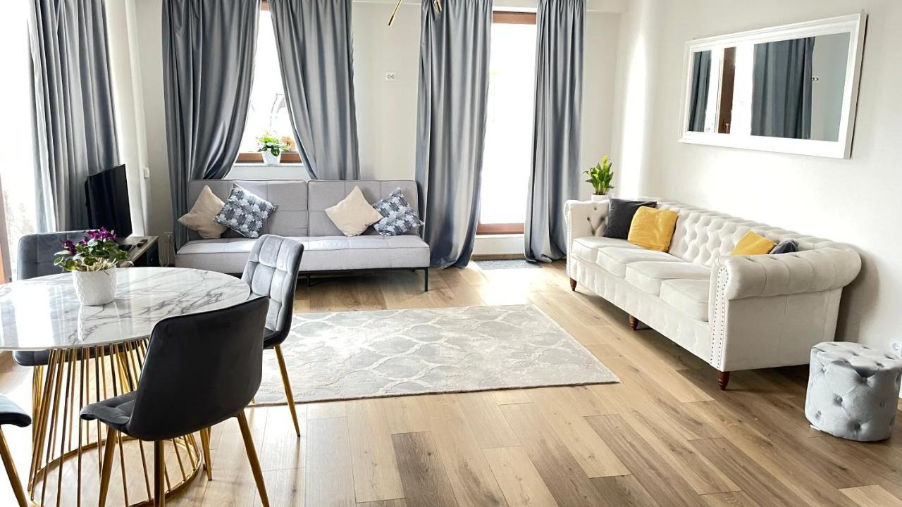 Londof Luxury Apartments - With A Panoramic View Over The City Braşov Extérieur photo