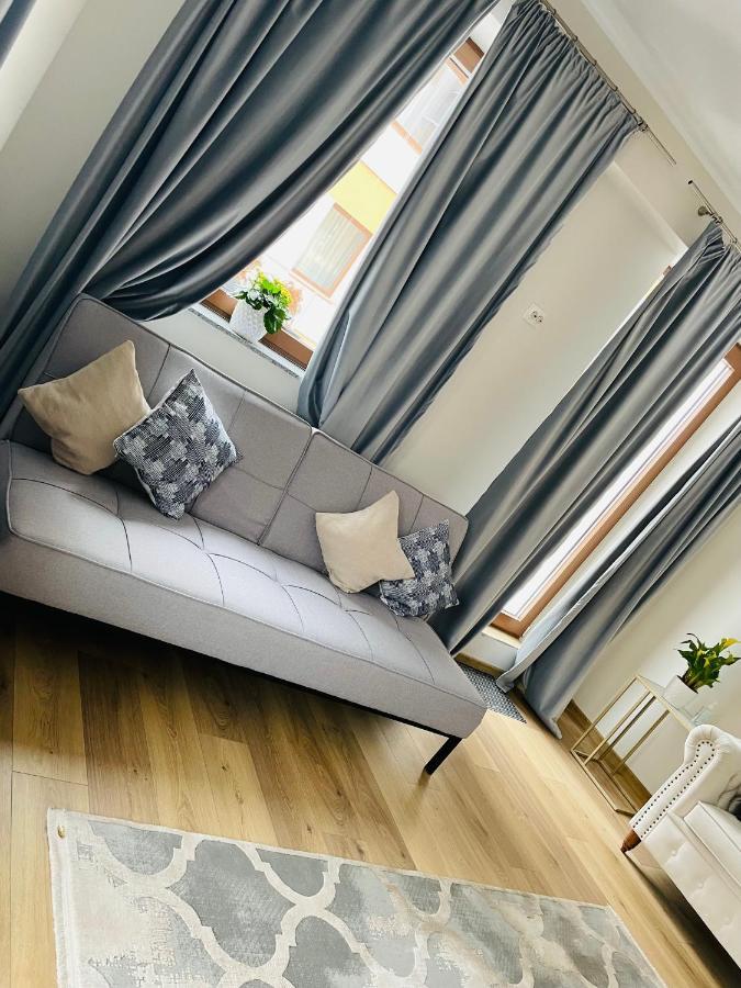Londof Luxury Apartments - With A Panoramic View Over The City Braşov Extérieur photo